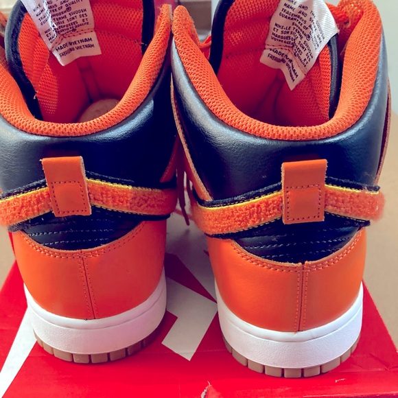 NIKE DUNK HI RETRO UNIVERSITY - Picture 4 of 4